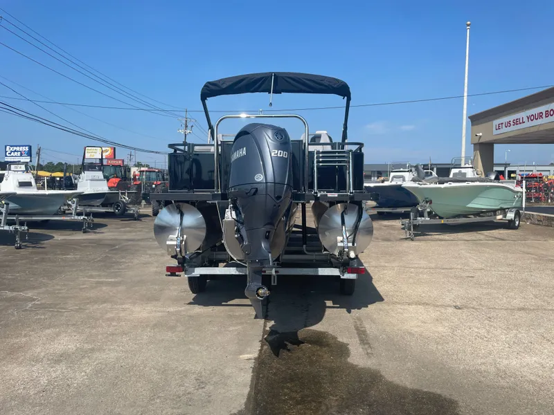 Slide: The Image of Avalon Venture 85 Quad Fish - 23' 2025 - 9