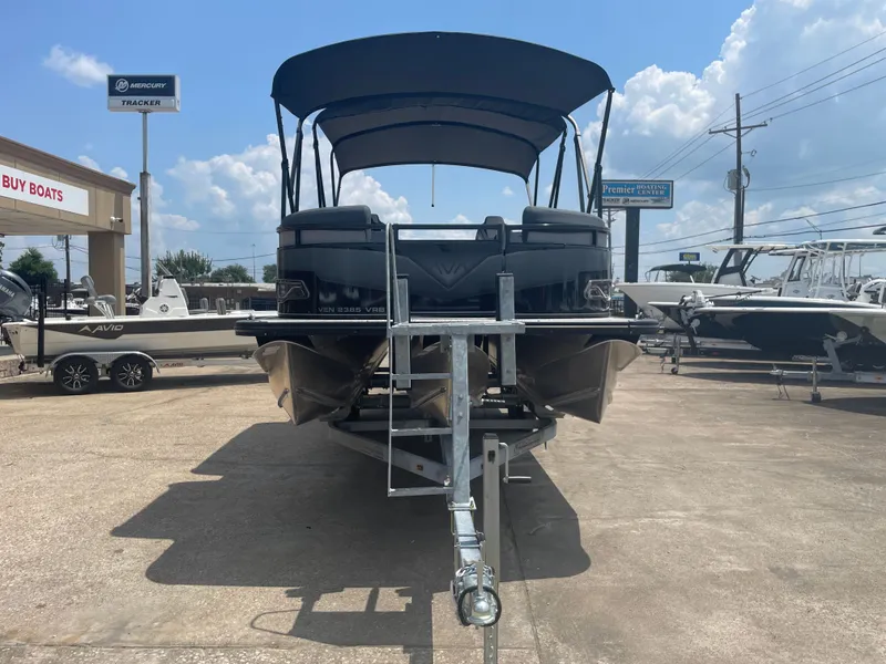 Slide: The Image of Avalon Venture 85 Versatile Rear Bench - 23' 2025 - 5