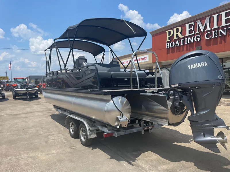 Slide: The Image of Avalon Venture 85 Versatile Rear Bench - 23' 2025 - 8