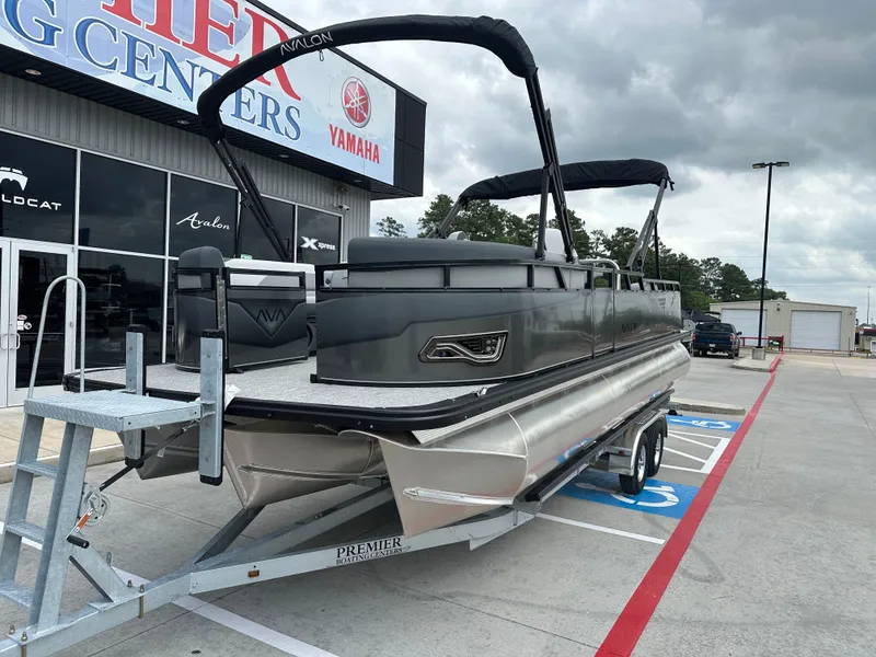 Slide: The Image of Avalon Venture 85 Versatile Rear Bench - 23' 2025 - 3