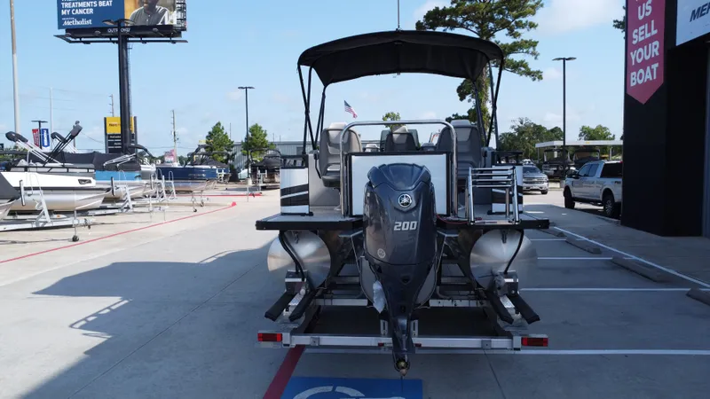 Slide: The Image of Avalon Venture 85 Center Console Fish - 23' 2025 - 9