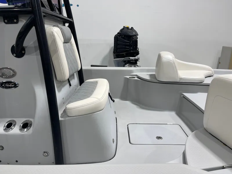 Slide: The Image of Blue Wave 2400 Pure Bay 2020 - 14