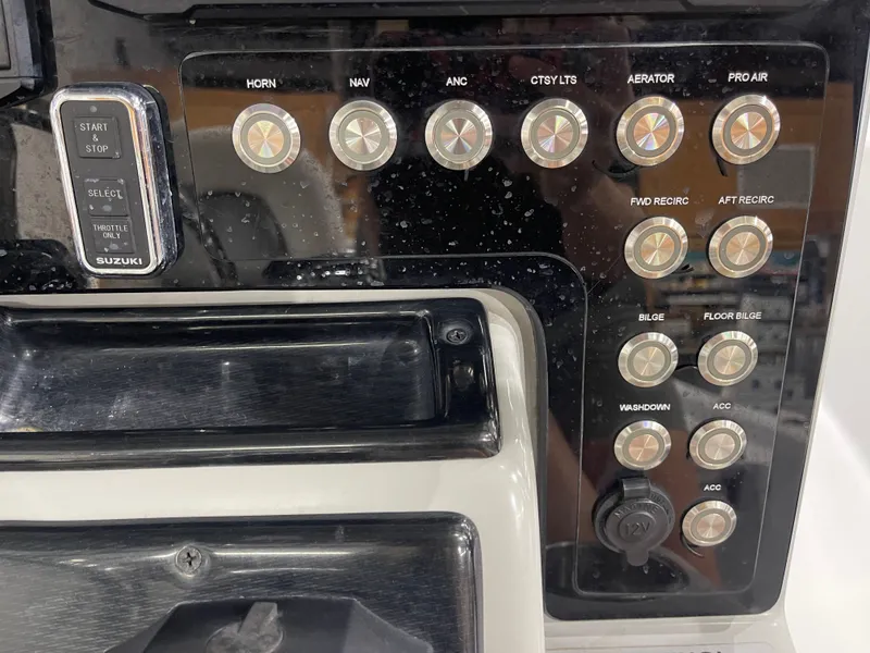 Slide: The Image of Blue Wave 2400 Pure Bay 2020 - 9