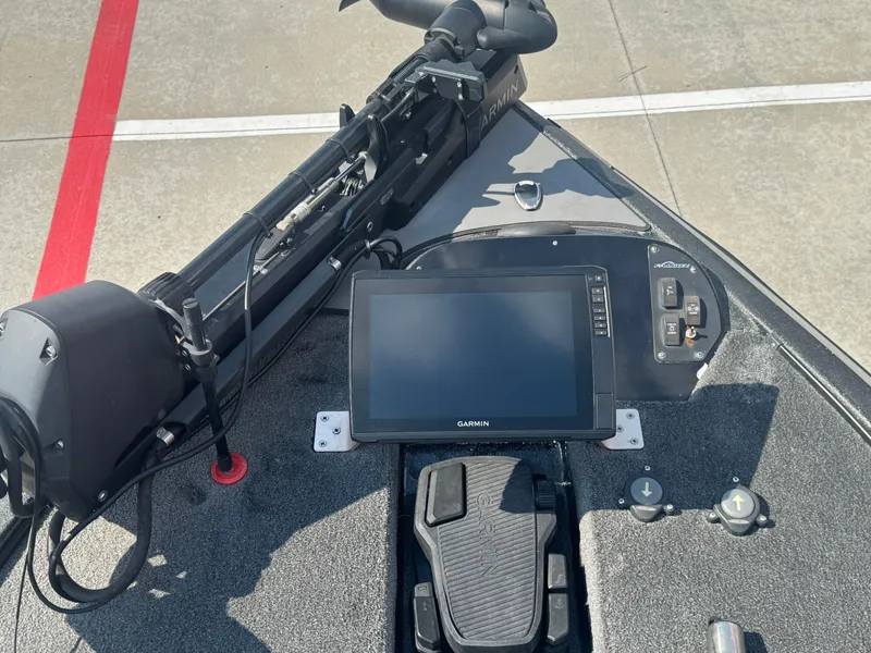 Slide: The Image of Falcon F215 2019 - 12