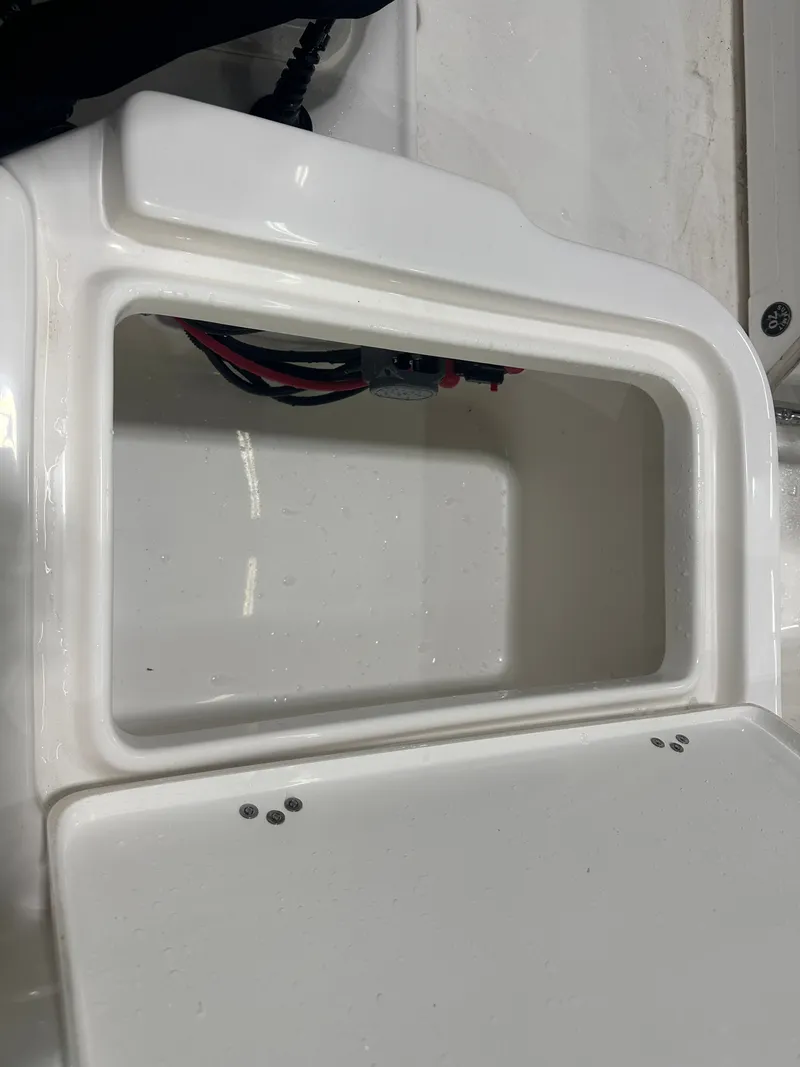 Slide: The Image of Key West 1720 Center Console 2025 - 18