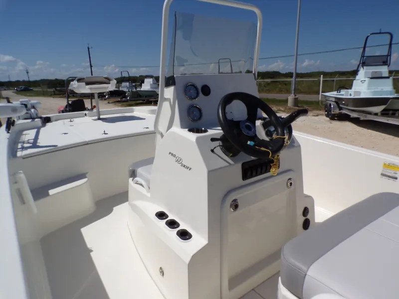 Slide: The Image of Mako Pro Skiff 19 CC 2023 - 18