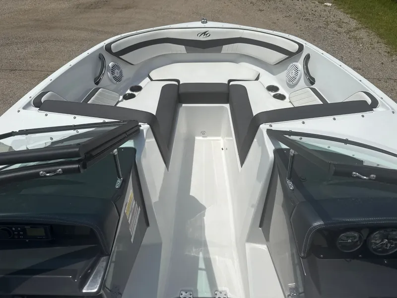 Slide: The Image of Monterey M-205 2019 - 10