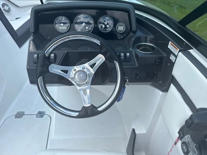 Slide: The Image of Monterey M-205 2019 - 16