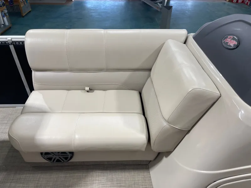 Slide: The Image of Ranger RP200F 2017 - 15