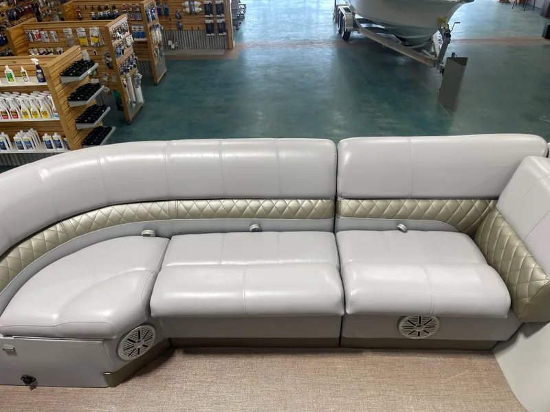 Slide: The Image of Ranger RP220FC 2021 - 15