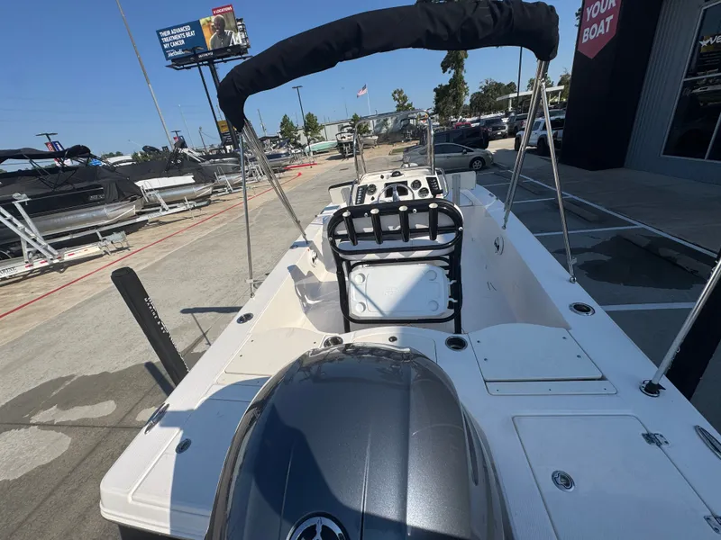 Slide: The Image of Robalo 206 Cayman 2019 - 16