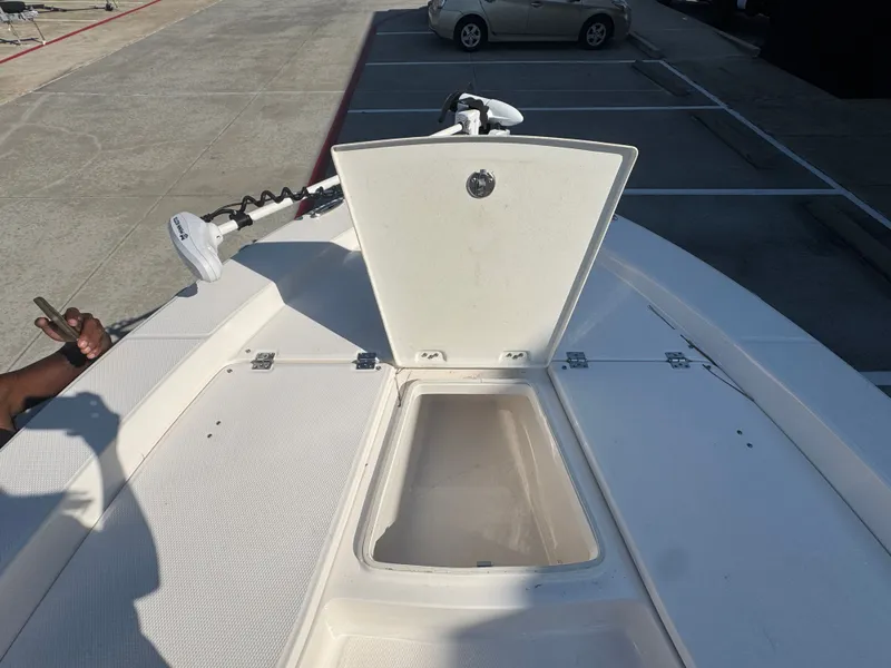 Slide: The Image of Robalo 206 Cayman 2019 - 24