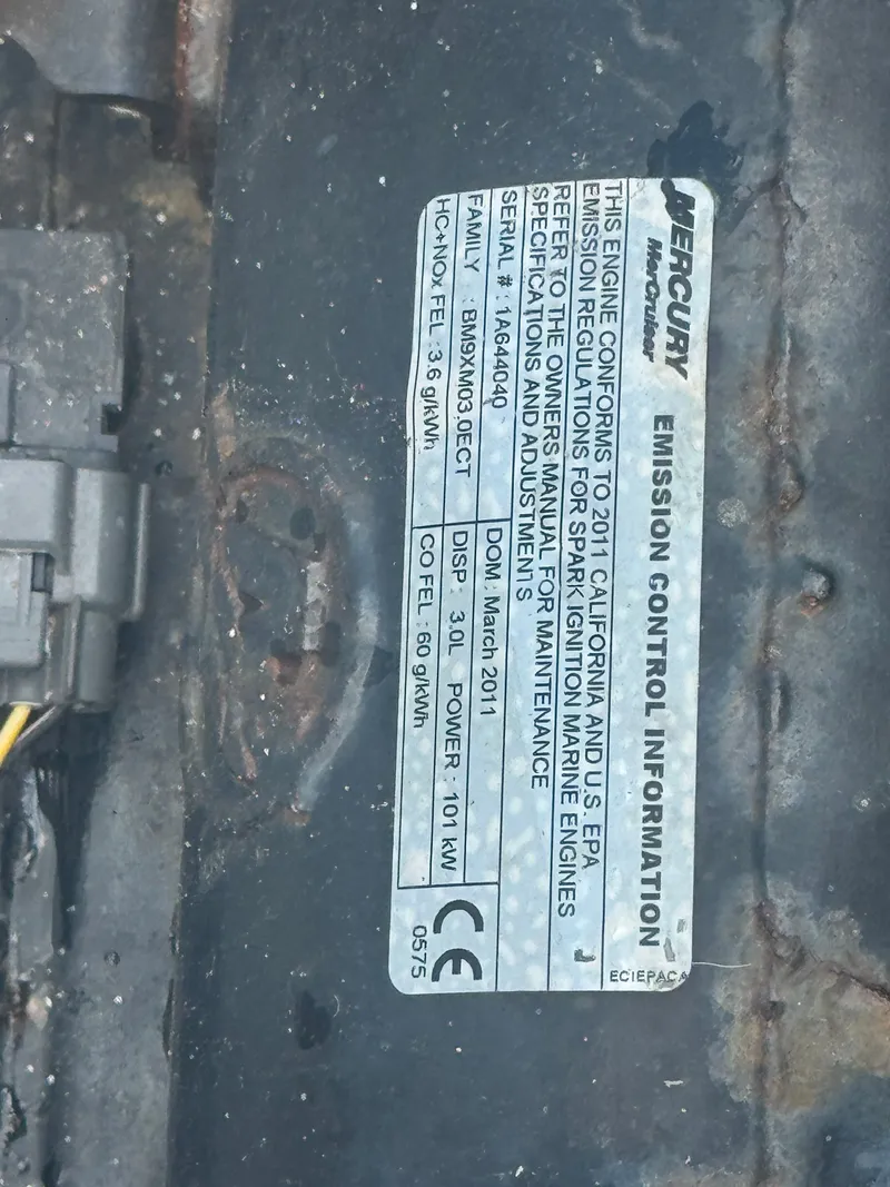 Slide: The Image of Sea Ray 185 Sport 2011 - 12