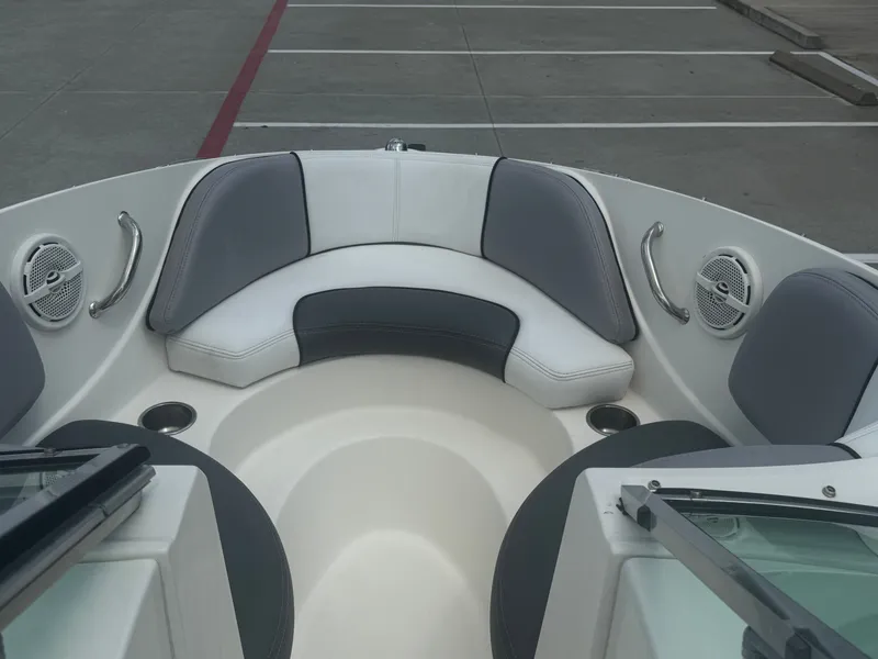 Slide: The Image of Sea Ray 185 Sport 2011 - 15