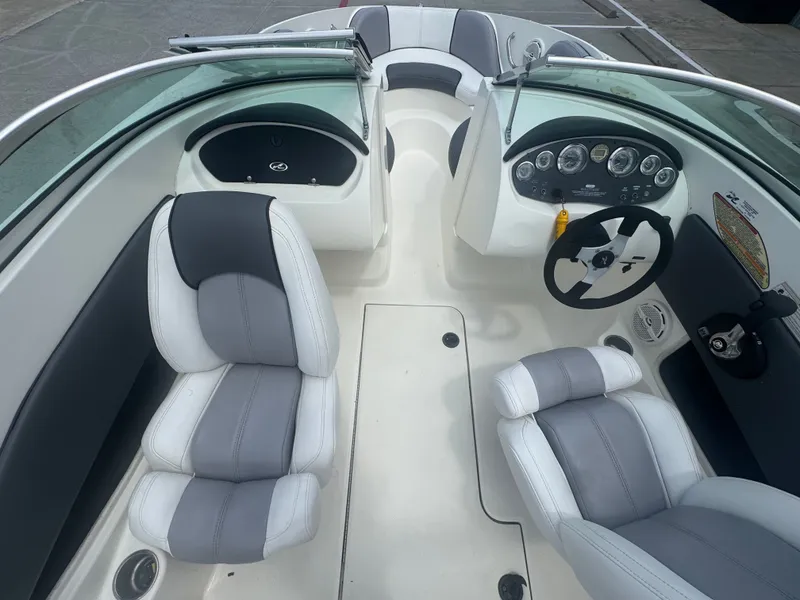 Slide: The Image of Sea Ray 185 Sport 2011 - 18