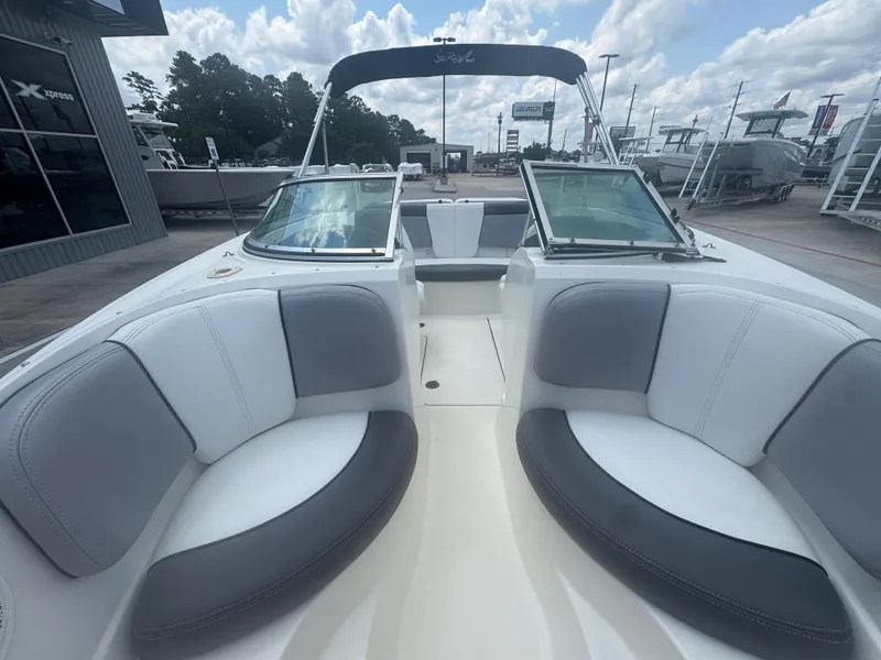 Slide: The Image of Sea Ray 185 Sport 2011 - 20