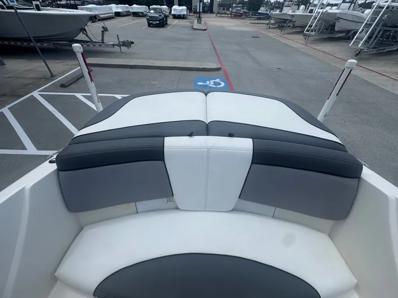 Slide: The Image of Sea Ray 185 Sport 2011 - 25