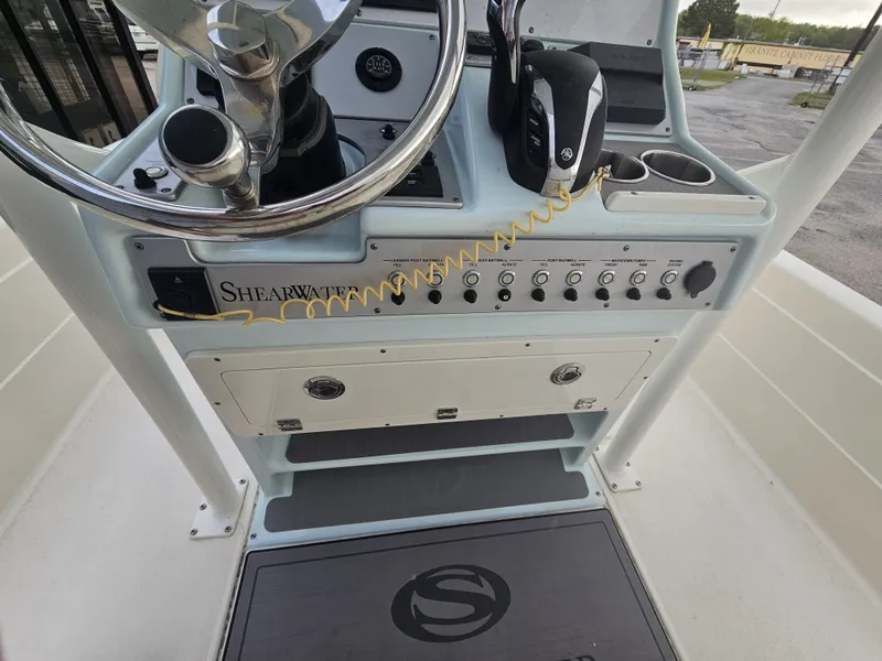 Slide: The Image of ShearWater 25 LTZ boat console, 2024 model. - 18