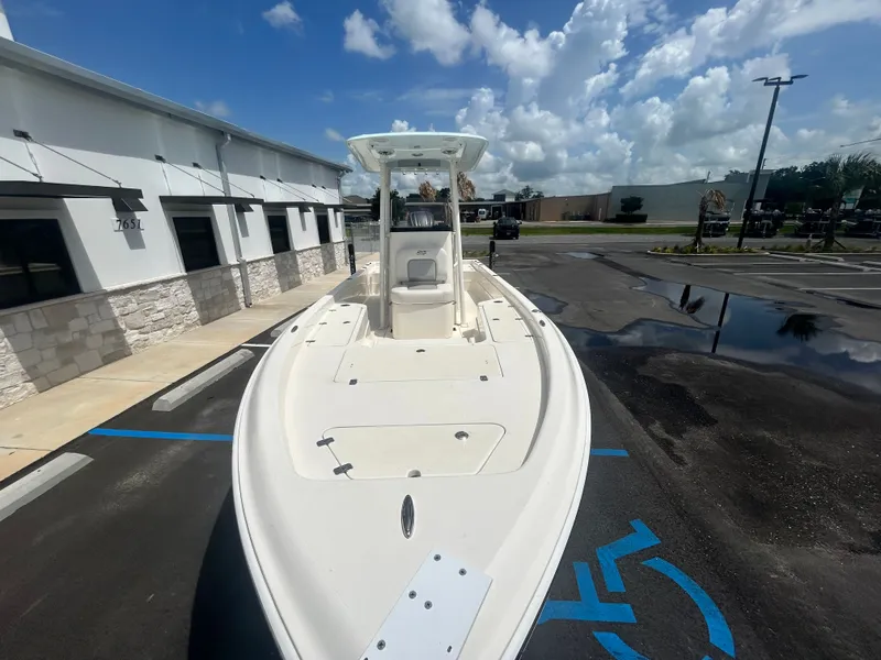 Slide: The Image of Shearwater 25 LTZ 2024 - 9