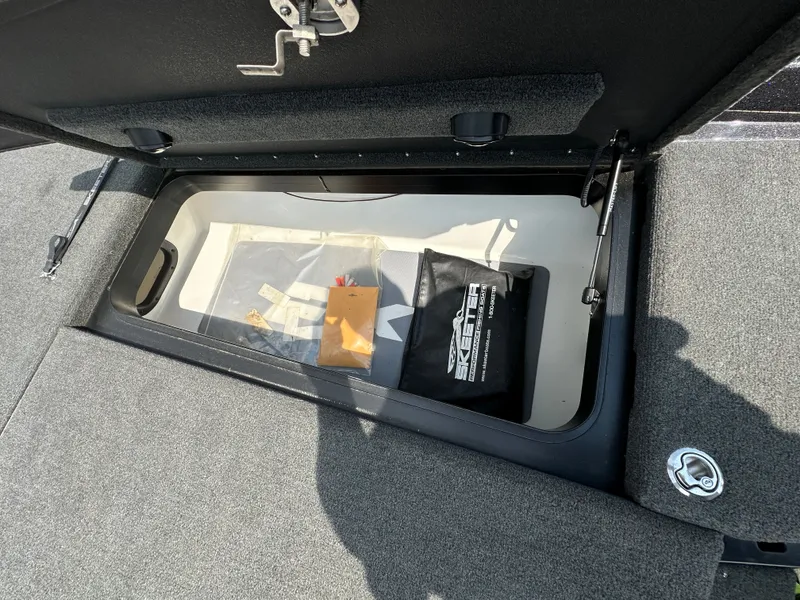 Slide: The Image of Skeeter FXR21 Apex 2021 - 16