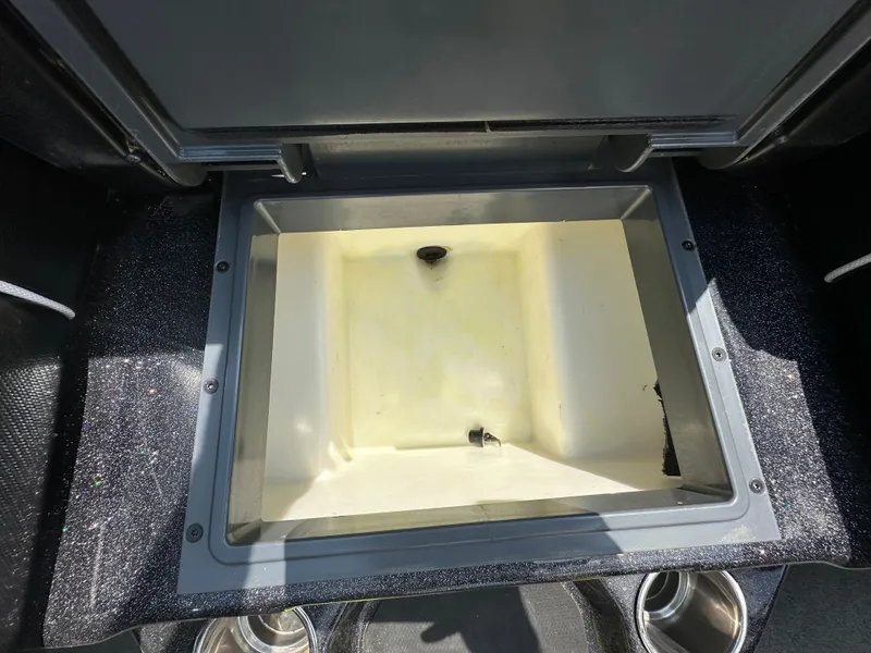 Slide: The Image of Skeeter FXR21 Apex 2021 - 17