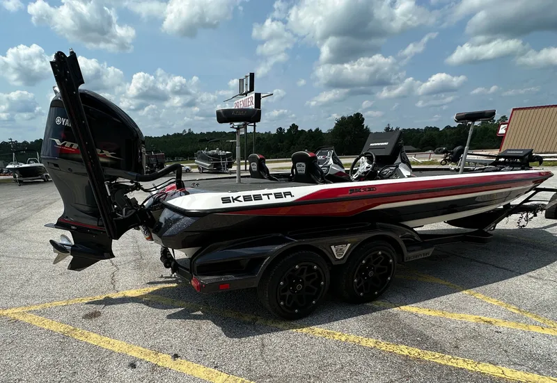 Slide: The Image of Skeeter FXR21 Apex 2021 - 7