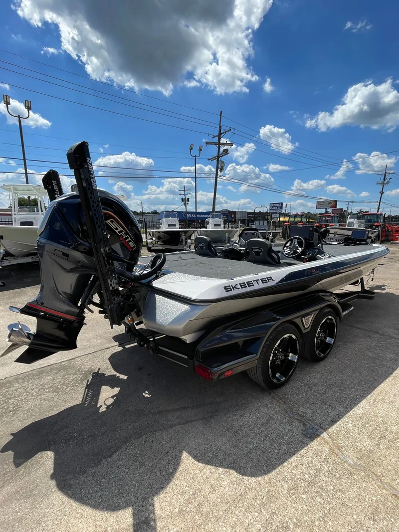 Slide: The Image of Skeeter FXR21 LE 2023 - 8