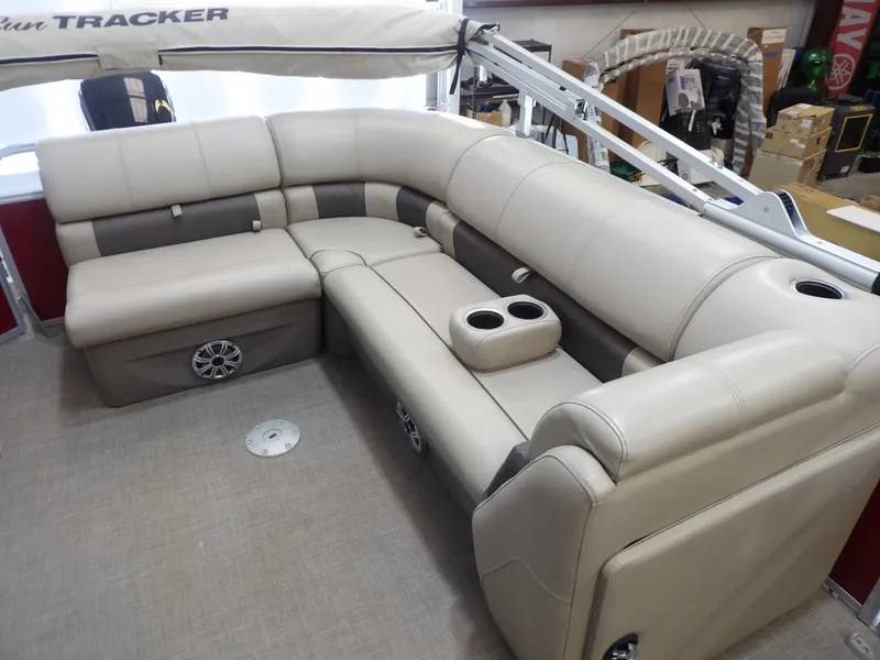 Slide: The Image of Sun Tracker Party Barge 20 DLX 2023 - 19