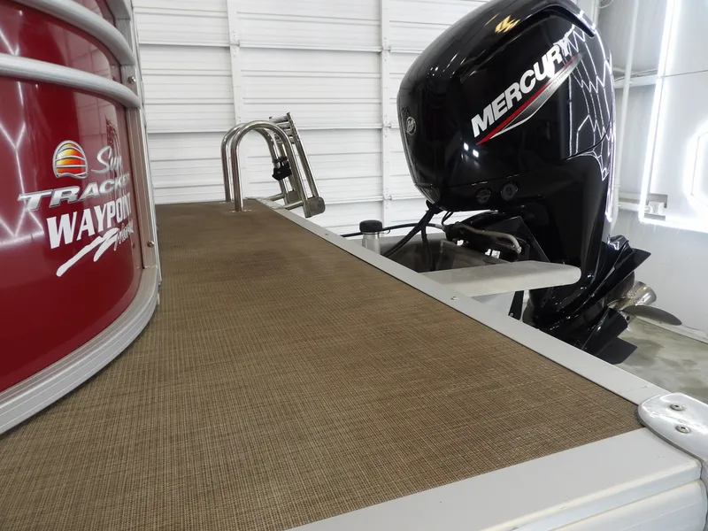 Slide: The Image of Sun Tracker Party Barge 20 DLX 2023 - 25