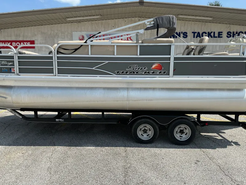 Slide: The Image of Sun Tracker Fishin' Barge 22 DLX 2016 - 3
