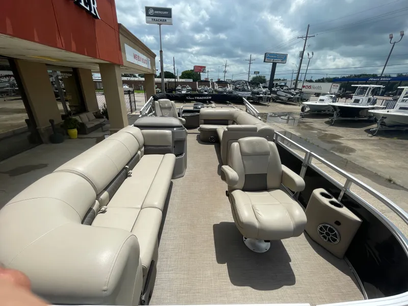 Slide: The Image of Sun Tracker SportFish 20 DLX 2024 - 10