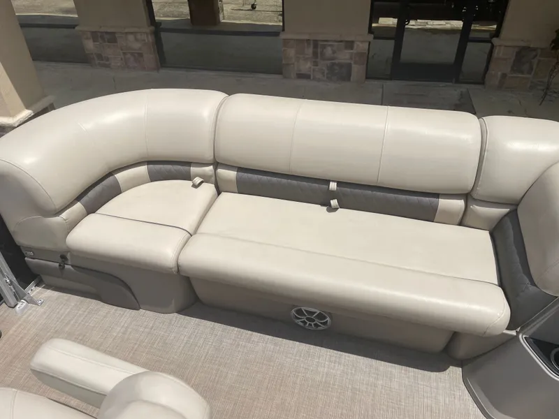 Slide: The Image of Sun Tracker SportFish 20 DLX 2024 - 12