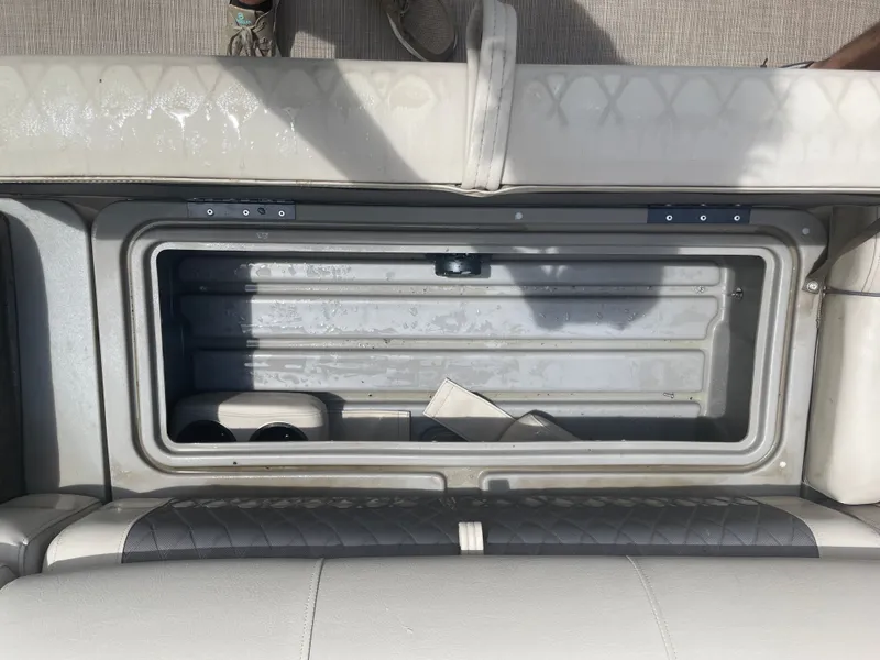 Slide: The Image of Sun Tracker SportFish 20 DLX 2024 - 14