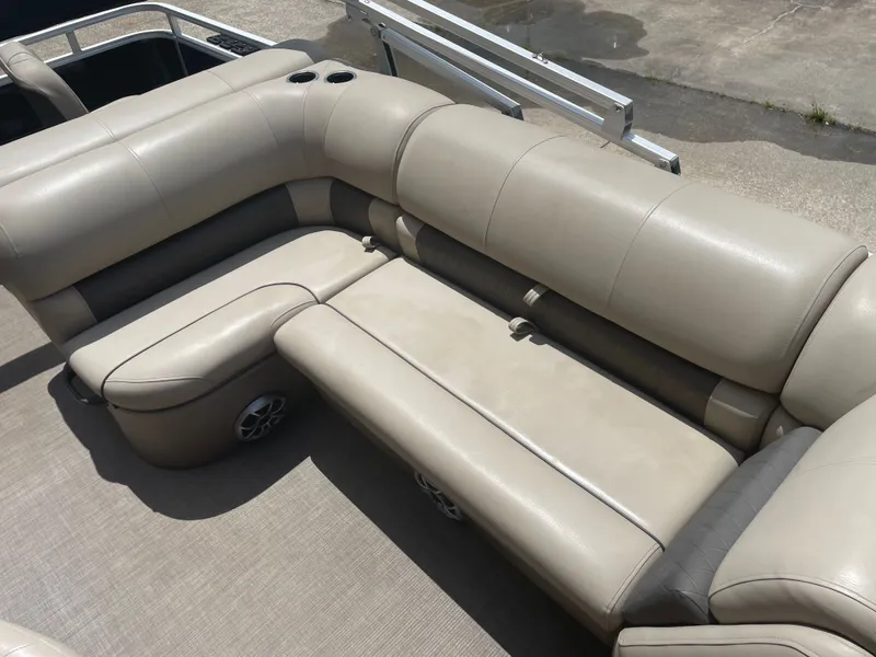 Slide: The Image of Sun Tracker SportFish 20 DLX 2024 - 19