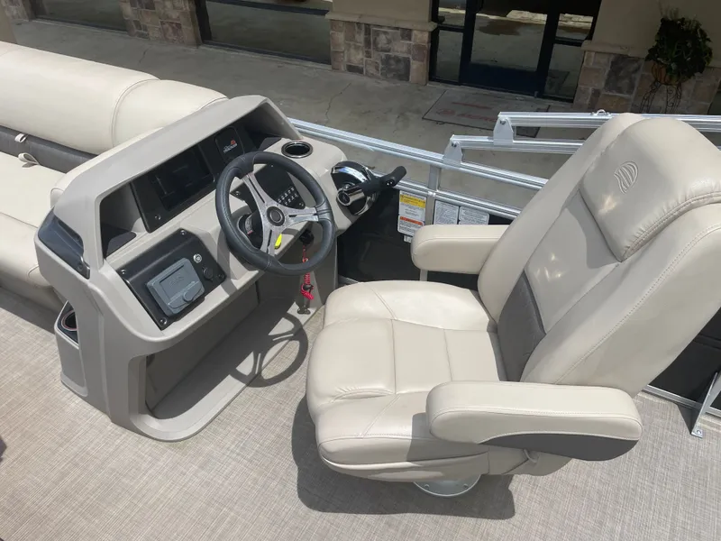 Slide: The Image of Sun Tracker SportFish 20 DLX 2024 - 22