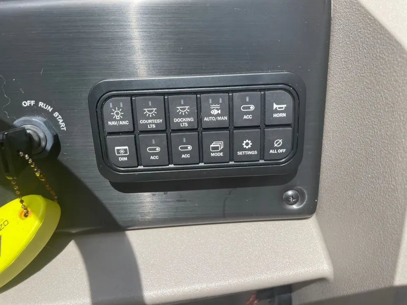 Slide: The Image of Sun Tracker SportFish 20 DLX 2024 - 26