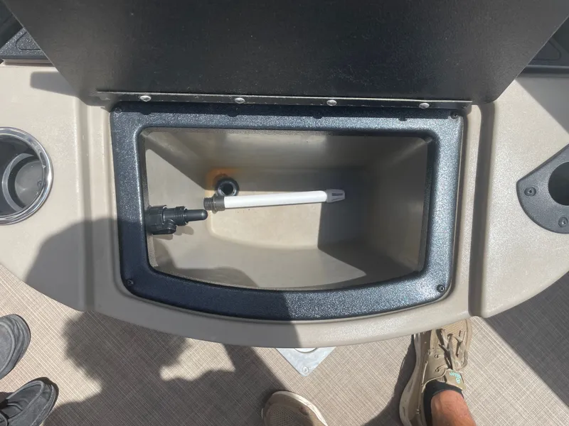 Slide: The Image of Sun Tracker SportFish 20 DLX 2024 - 27