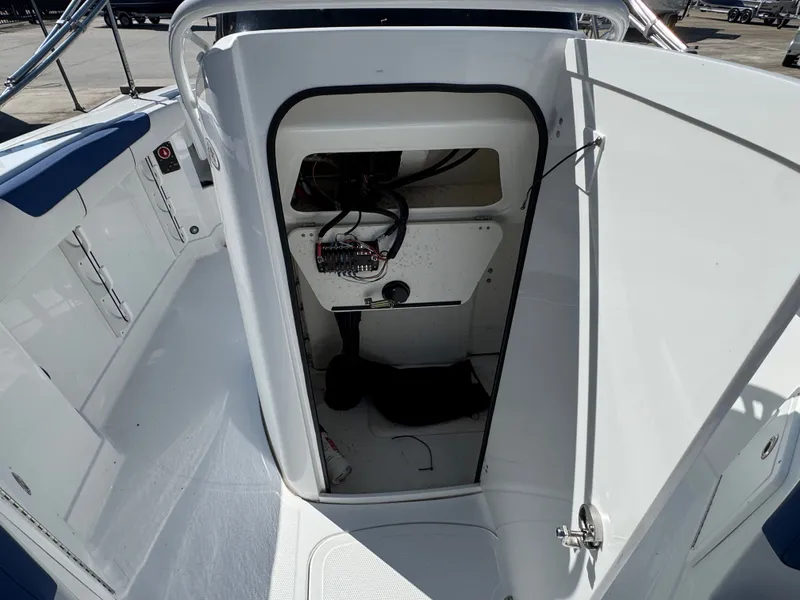 Slide: The Image of Tahoe 2150 CC 2020 - 14