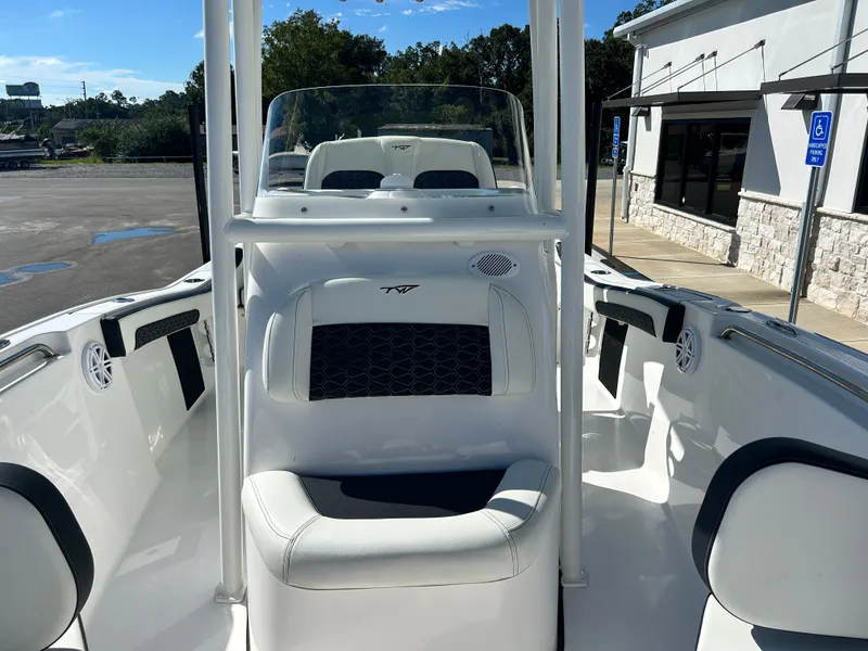 Slide: The Image of Tidewater 210 LXF 2025 - 20