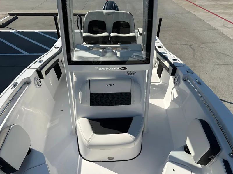 Slide: The Image of Tidewater 210 LXF 2026 - 30