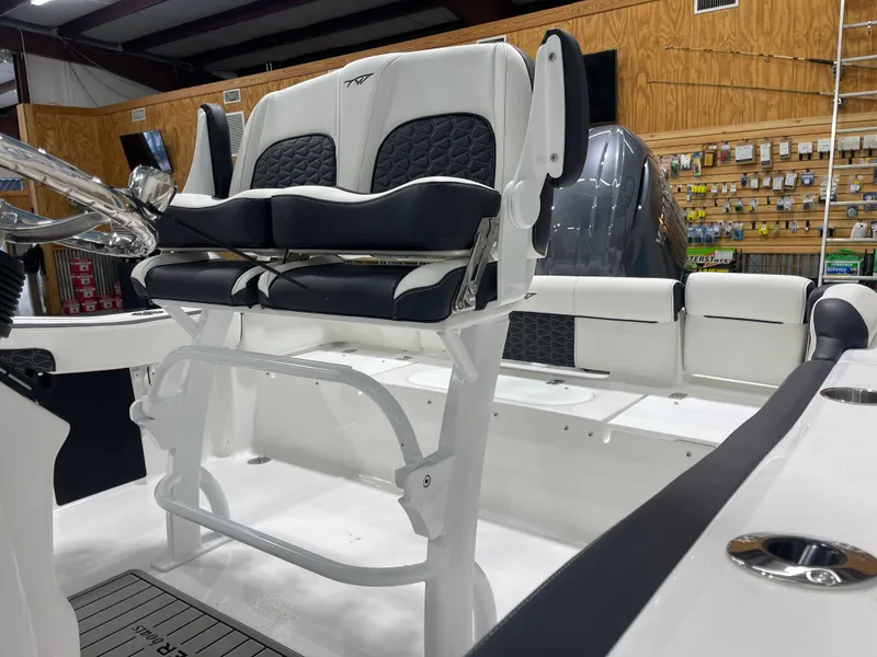 Slide: The Image of Tidewater 210 LXF 2025 - 31