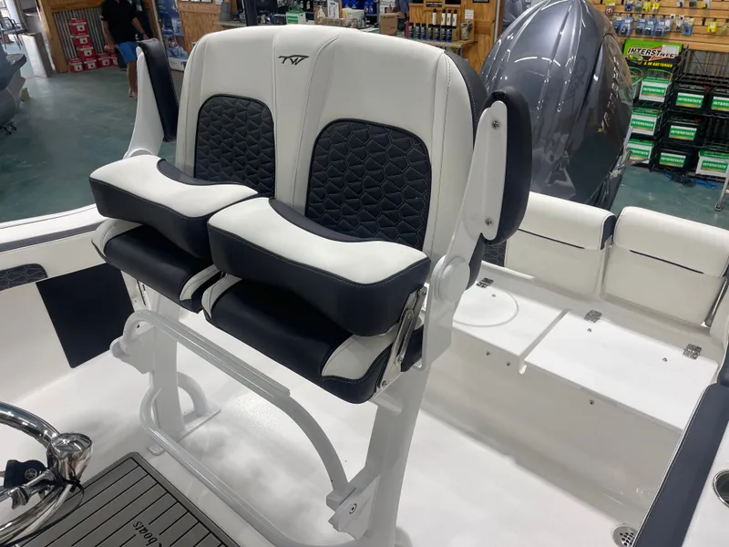 Slide: The Image of Tidewater 210 LXF 2025 - 35