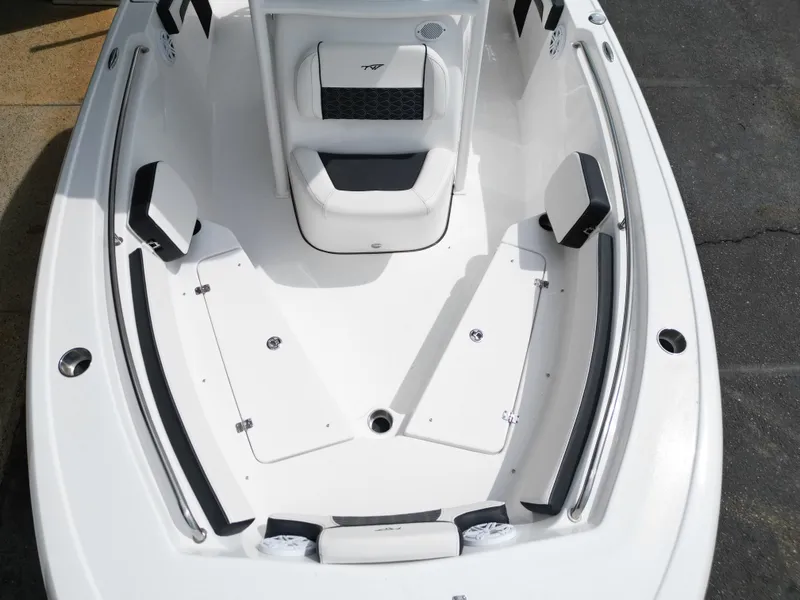 Slide: The Image of Tidewater 210 LXF 2025 - 14