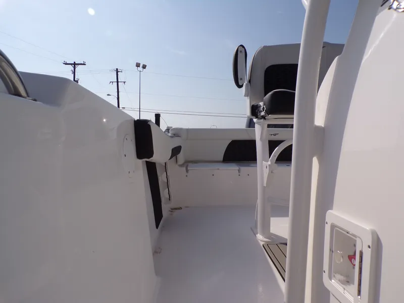 Slide: The Image of Tidewater 220 LXF 2025 - 19