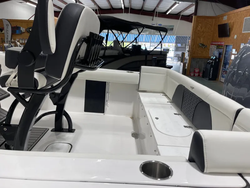 Slide: The Image of Tidewater 232 LXF 2025 - 7