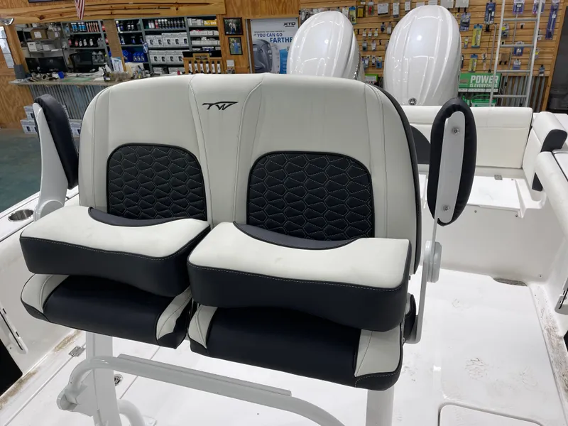 Slide: The Image of Tidewater 272 LXF 2025 - 16