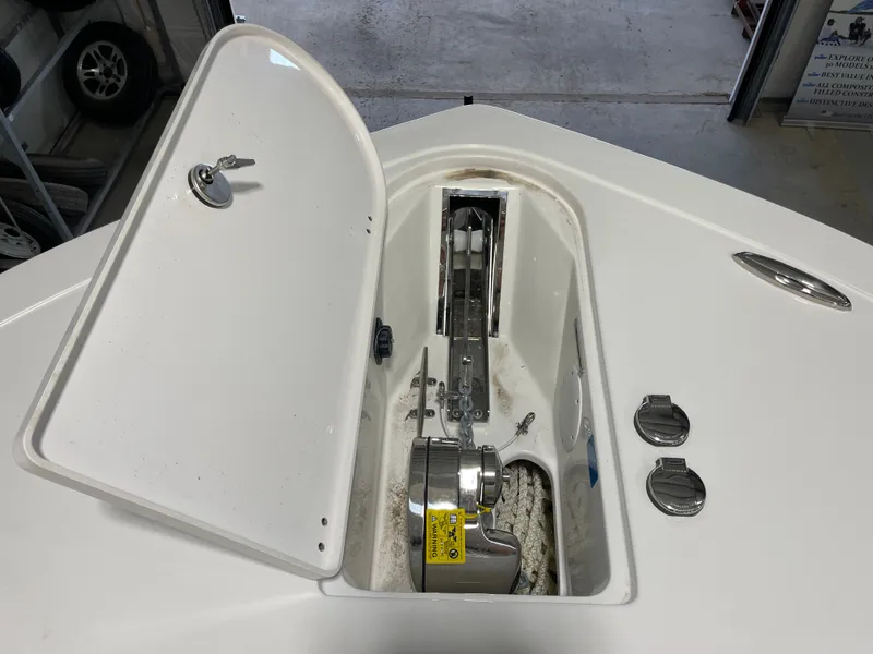 Slide: The Image of Tidewater 272 LXF 2025 - 18