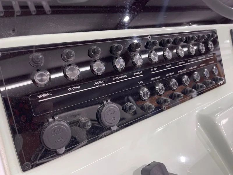 Slide: The Image of Tidewater 272 LXF 2025 - 25