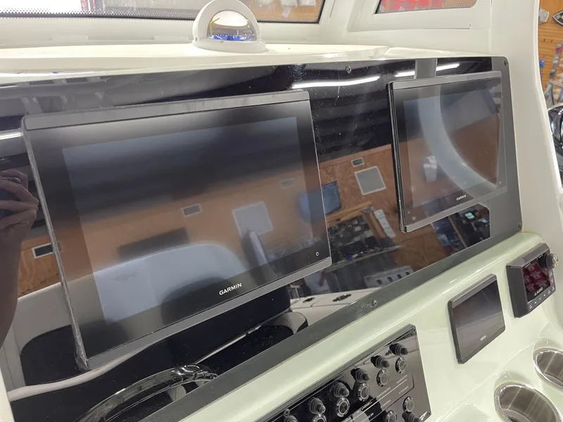 Slide: The Image of Tidewater 272 LXF 2025 - 30