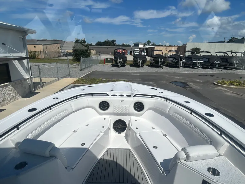 Slide: The Image of Tidewater 282 CC Adventure 2026 - 27